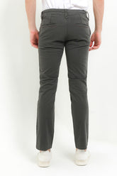 Cardinal Celana Panjang Chinos Skinny Pria E0153BK03F